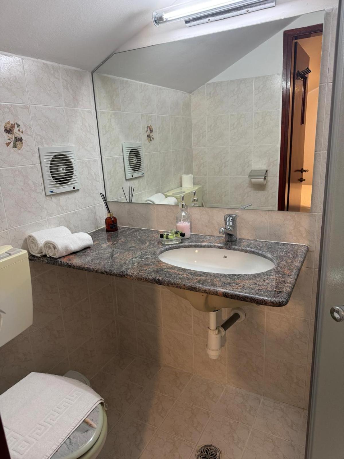 Orhan Havaya Sheʼar Yashuv Exterior foto